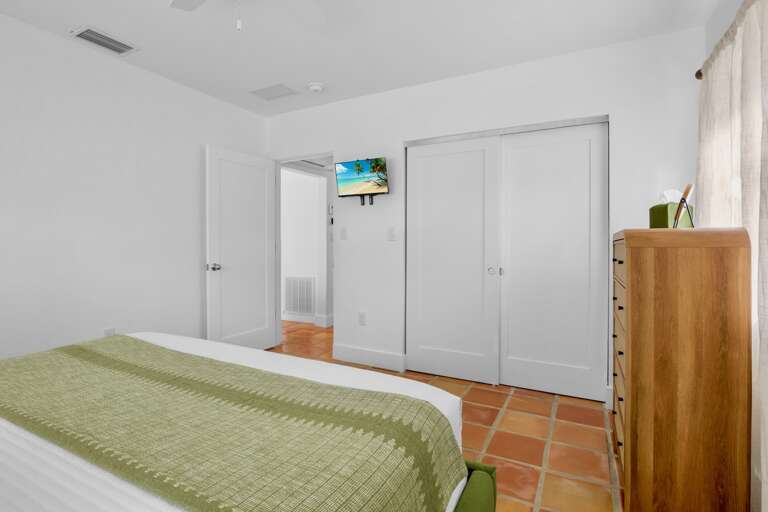 Second Bedroom, King bed