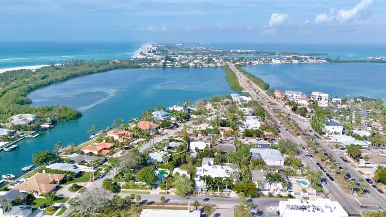Perfect location near the bay