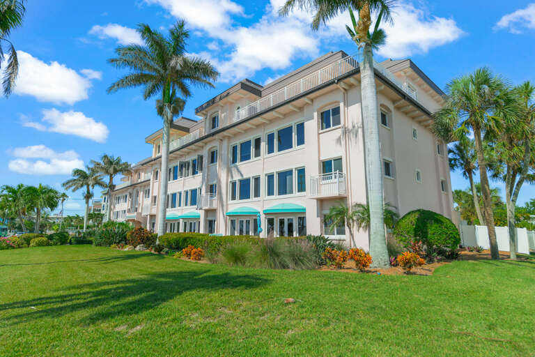 Sunset Royale - Tropical Sands Accommodations