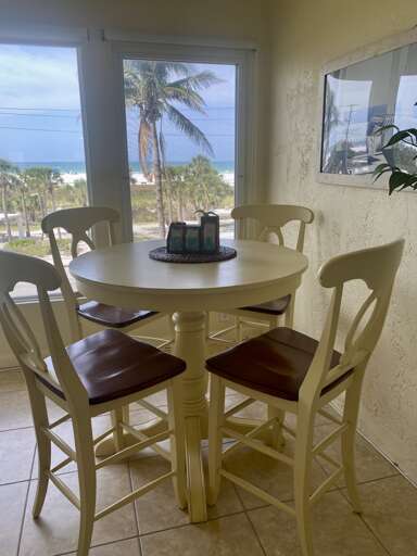 Screened lanai with dining area