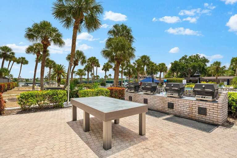 Grill Area, Harbor Towers