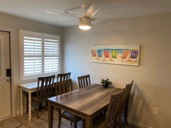 Kitchen Table/ Additional Window Seats