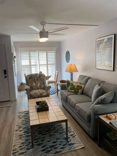 Living Room/ Dining