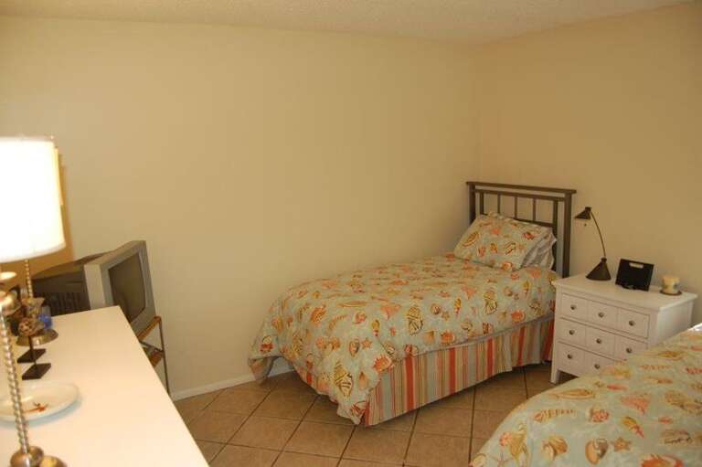 Second Bedroom, Two Twin Beds
