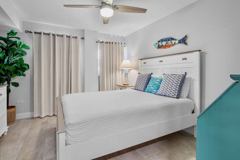 Third Bedroom, Queen