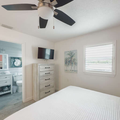 Master Bedroom, King Bed