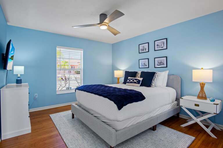Fourth Bedroom, Queen
