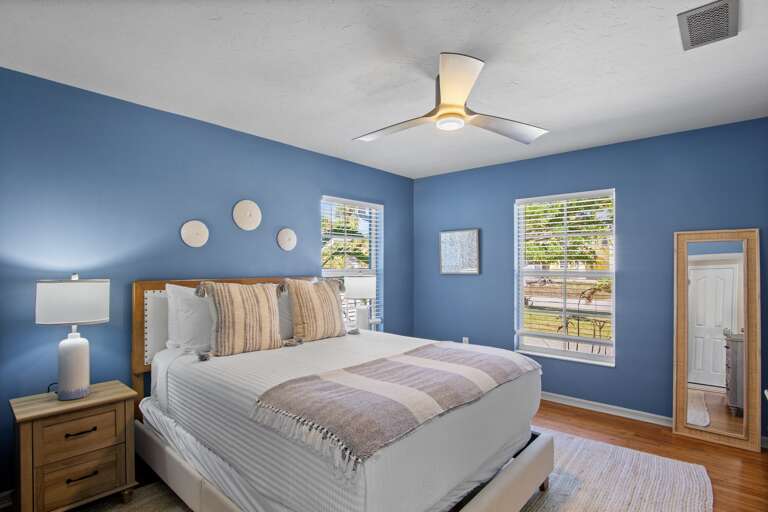Third Bedroom, Queen