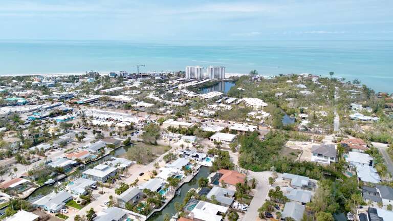 Perfect location near the shoreline