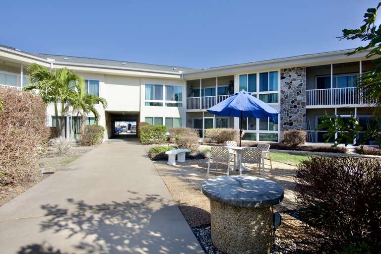 Lido Beach Retreat by Tropical Sands Accommodations Exclusive Properties