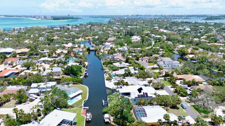 Leona Breeze by Tropical Sands Accommodations