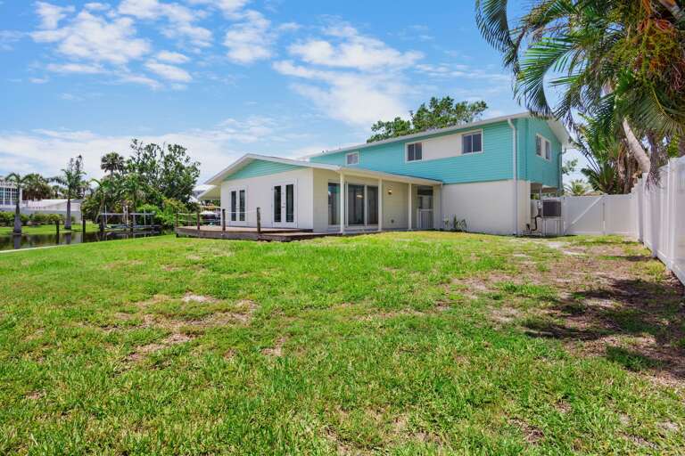 Leona Breeze by Tropical Sands Accommodations
