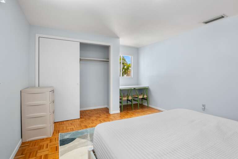 Third Bedroom, Queen
