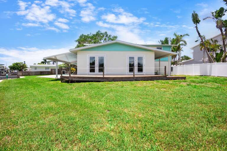 Leona Breeze by Tropical Sands Accommodations