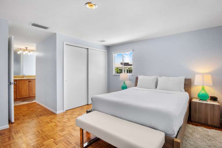 Primary Bedroom, Queen