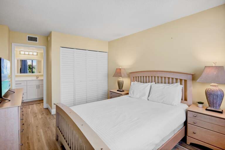Second Bedroom, Queen