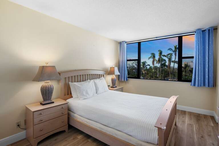 Second Bedroom, Queen, Sunset View