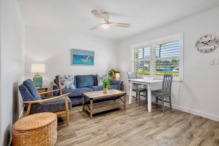 Gulf Holiday 7 - Living and Dining