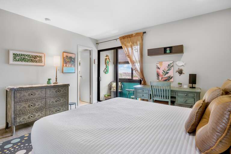 Second Bedroom, Queen