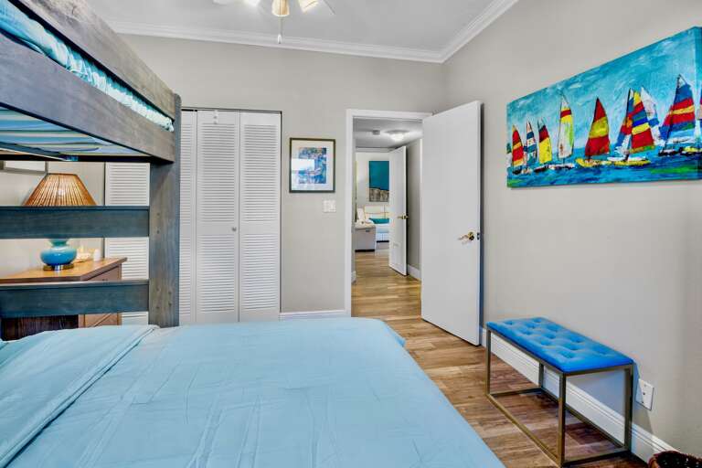 Guest Bedroom, Queen with Twin bunk