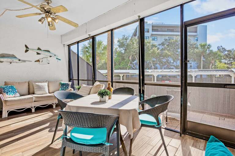 Screened-in Terrace, Dining