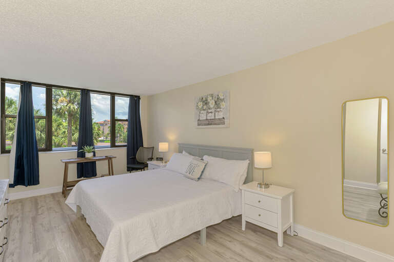 Second Bedroom, King