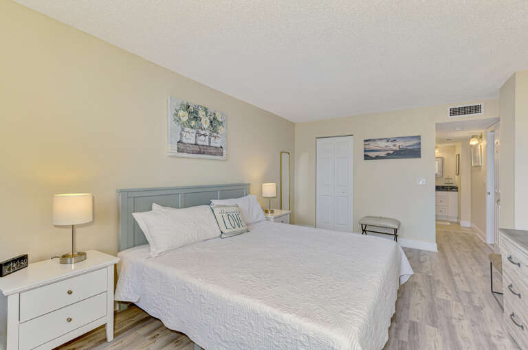 Second Bedroom, King
