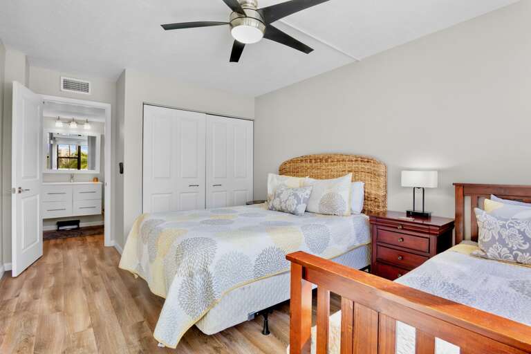 Guest Bedroom, Queen and Twin beds