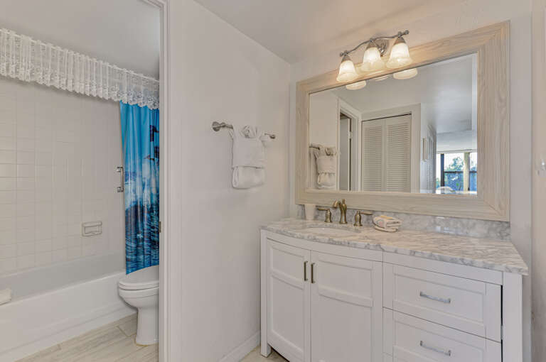 Full Bathroom 1