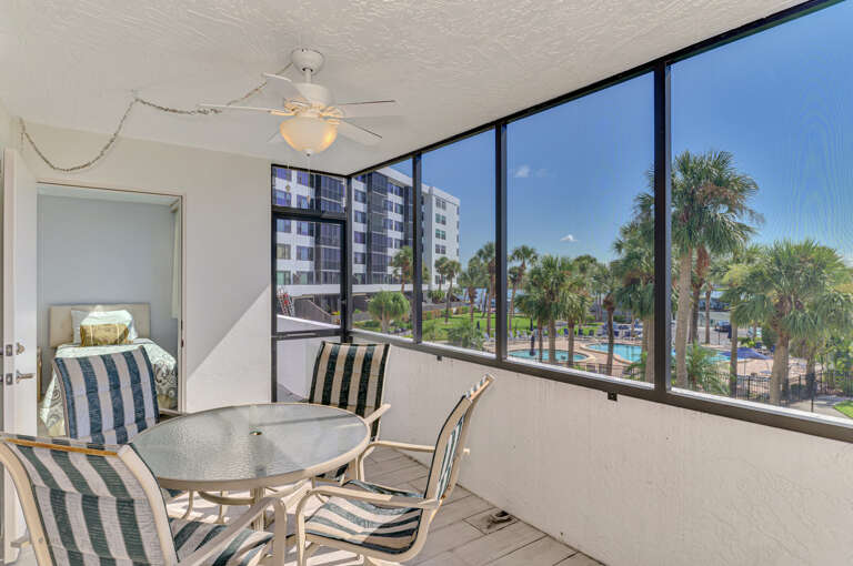 Screened-in Balcony, Dining with Views