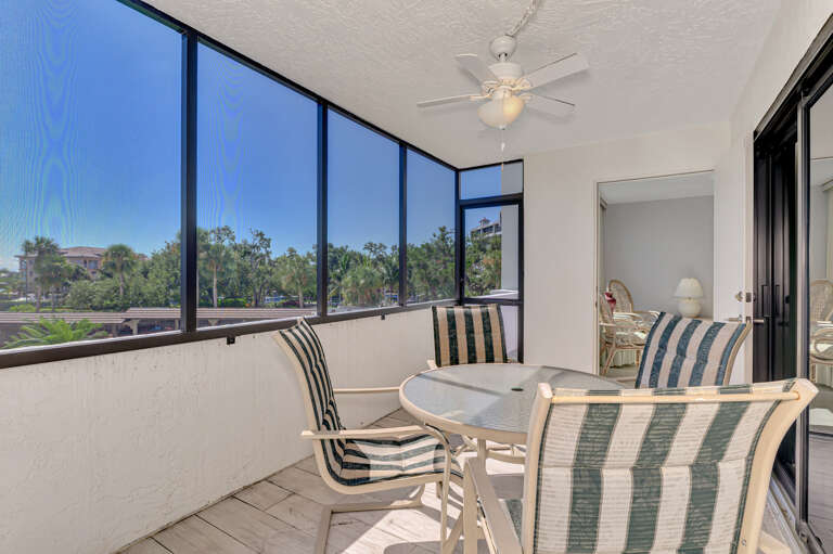 Screened-in Balcony, seating