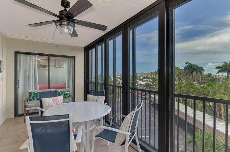 Screened-in Balcony