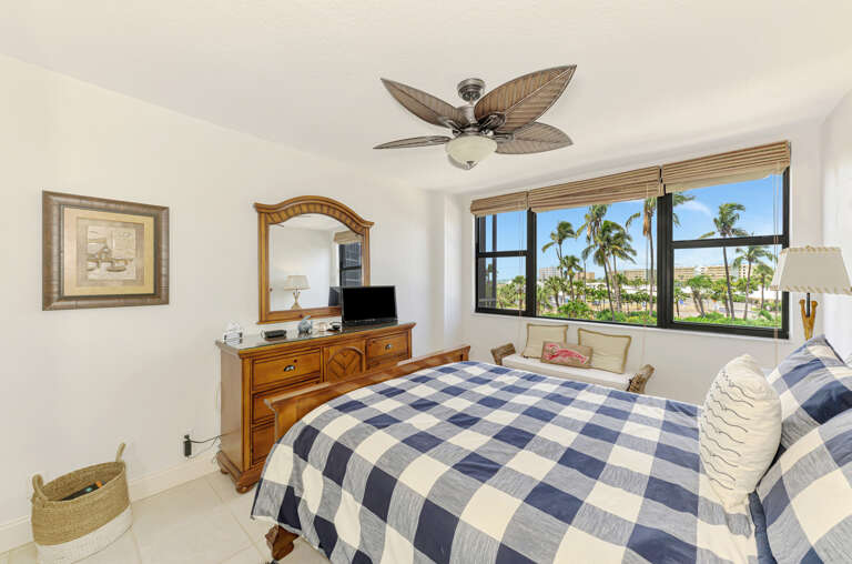 Second Bedroom, Queen
