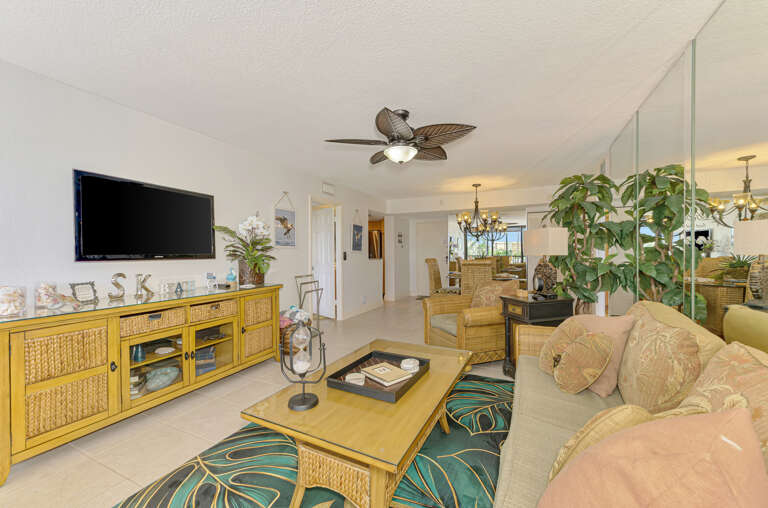 Living Area, Queen sleeper sofa
