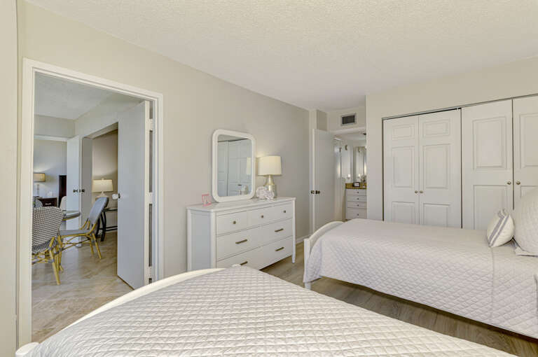 Guest Bedroom, Two Twin Beds