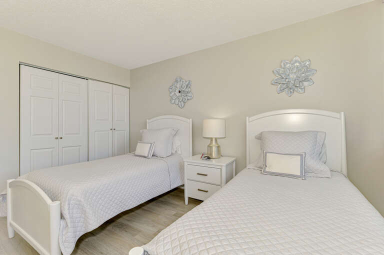 Guest Bedroom, Two Twin Beds