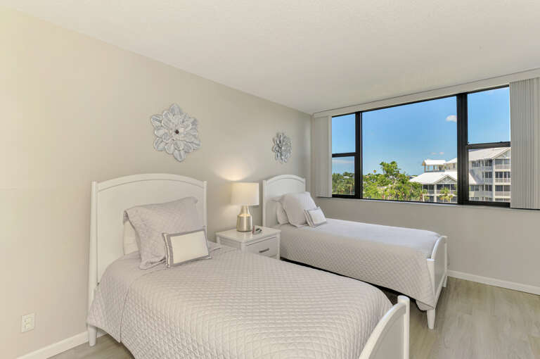 Guest Bedroom, Two Twin Beds