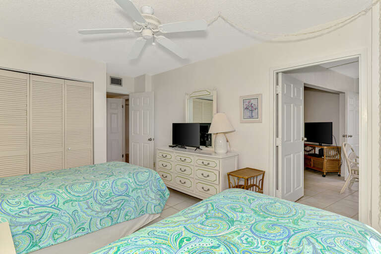 Second Bedroom, Two Twin beds