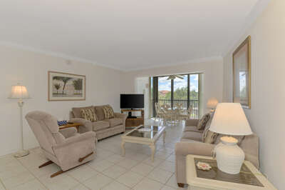 Living Area, Queen sleeper sofa