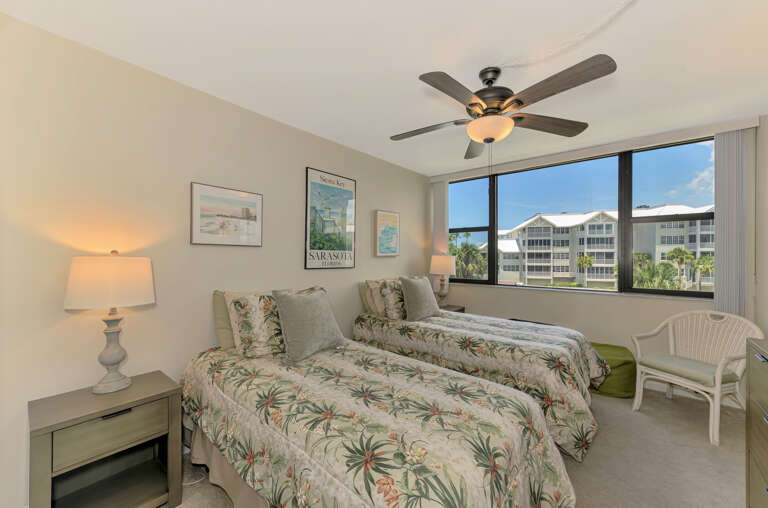 Second Bedroom, Two Twin beds