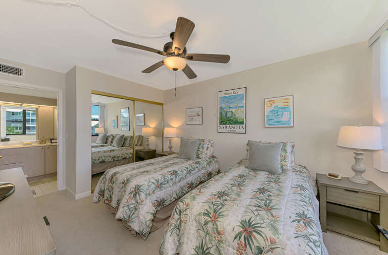 Second Bedroom, Two Twin beds