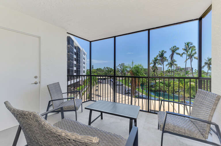 Screened-in Balcony