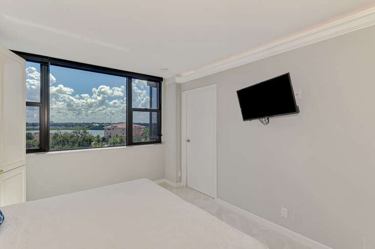 Second Bedroom, King