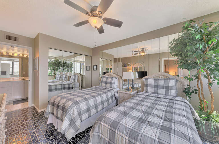 Second Bedroom, Two Twin beds