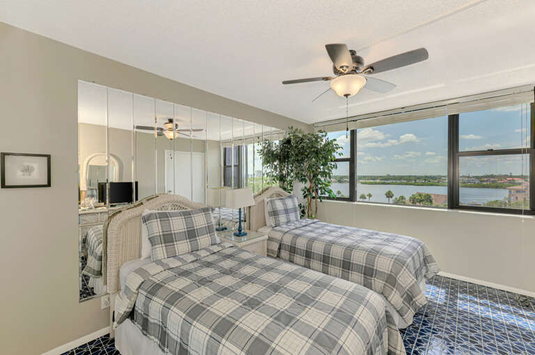 Second Bedroom, Two Twin beds