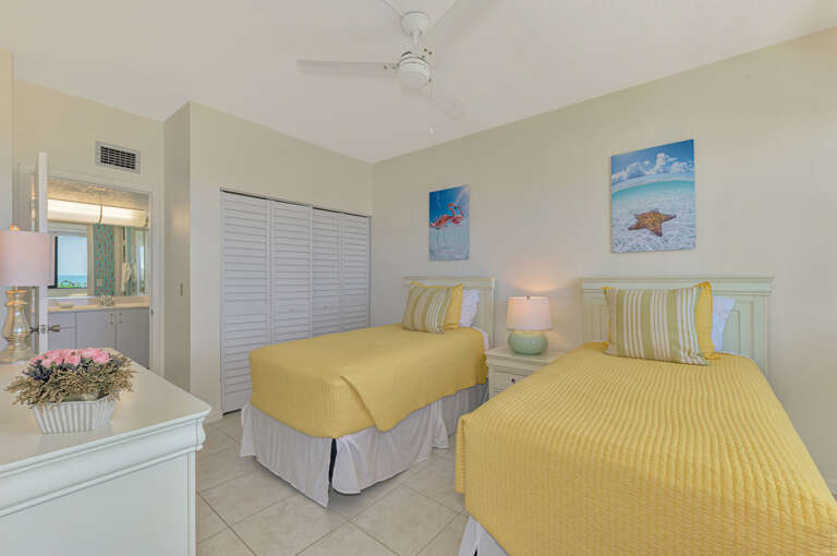 Second Bedroom, Two Twin Beds