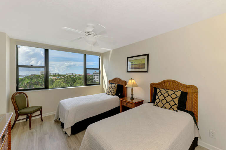 Second Bedroom, Two Twin beds