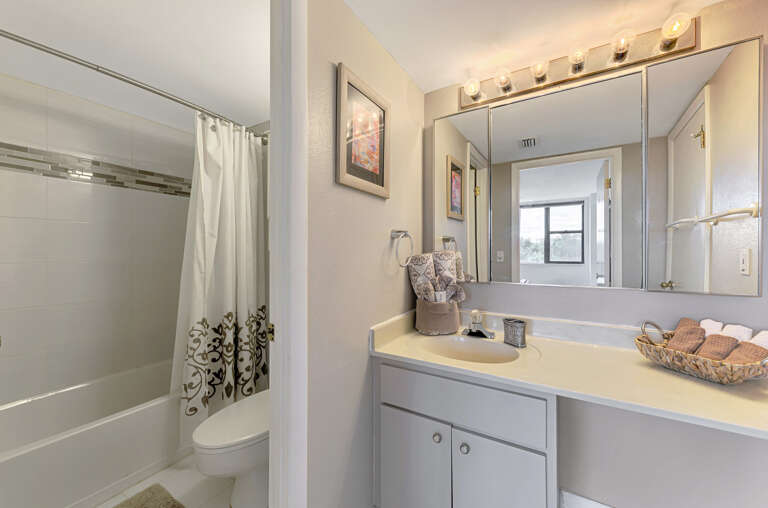 Full Bathroom