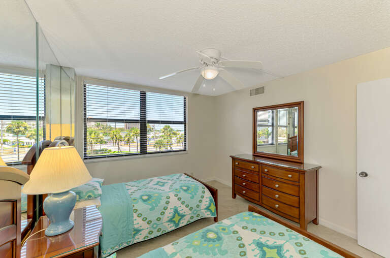 Guest Bedroom, Two Twin Beds