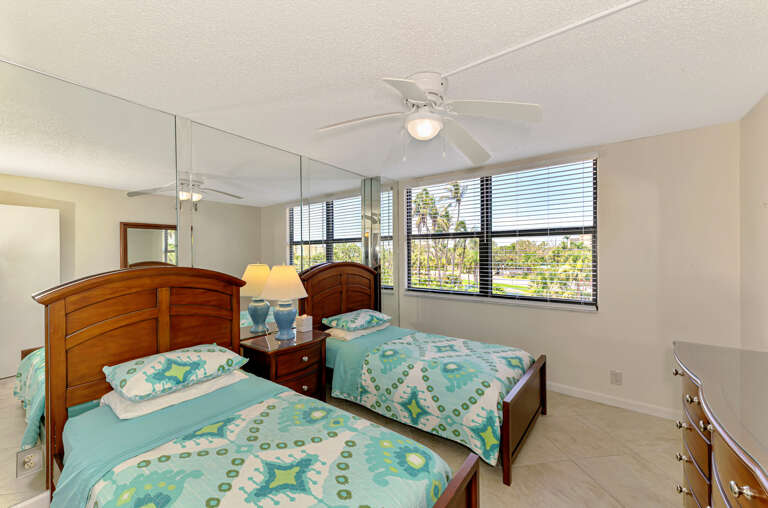 Guest Bedroom, Two Twin Beds